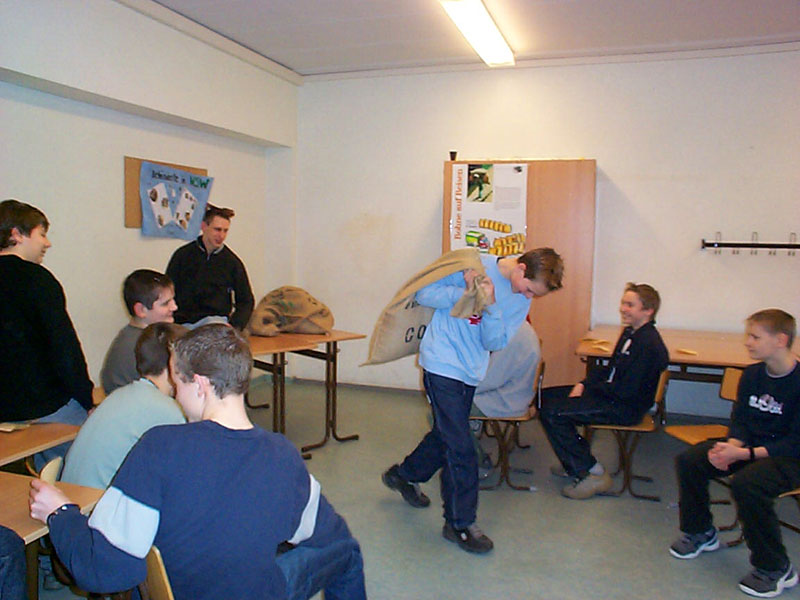 Kaffeeparcours Station 2. Kaffeebauern und Schleppen.