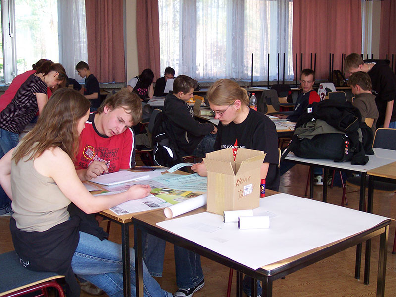 Gruppenarbeit beim Fairtrade-Projekt.