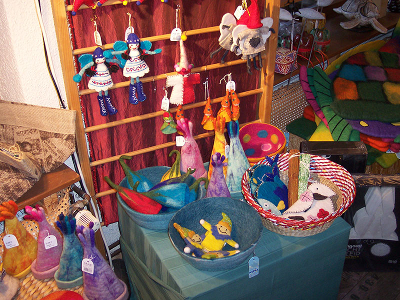 AKAR Filzartikel in unserem Weltladen.