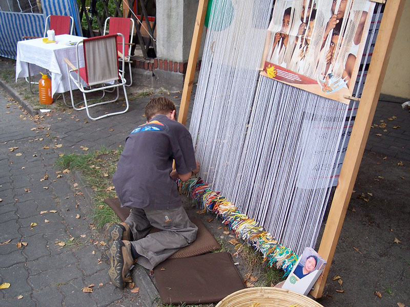 Teppichknüpfen ist eine harte Arbeit.
