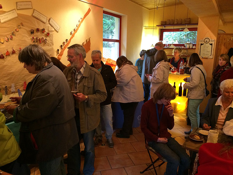 Imbiss bei einem Sommerfilmabend.