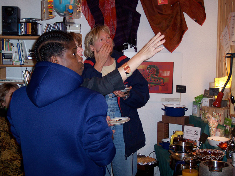 Reisverkostung bei einer Fairen Woche.