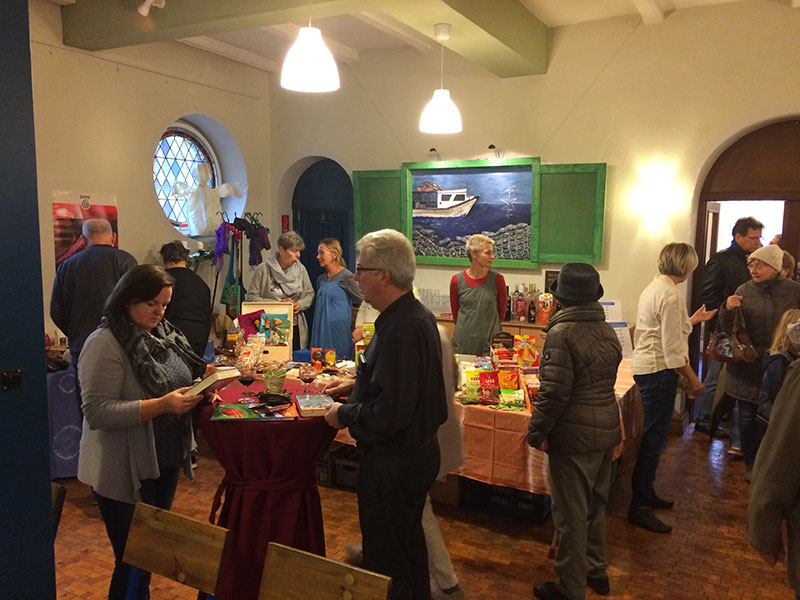 Fairer Basar bei einem Diavortrag 2016.